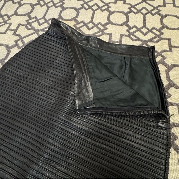 Gianni Versace Black Textured Genuine Leather Pencil Skirt Sz 42 US 10 - Picture 9 of 17